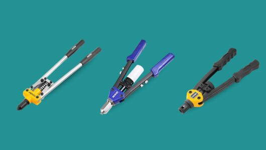 Rebitador manual garante fixação firme e rápida de rebites