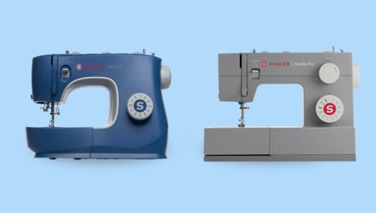 Máquina de costura portátil facilita reparos em roupas e pequenas confecções