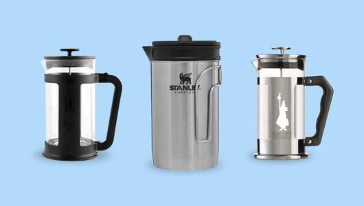 Prensa francesa prepara café encorpado com sabor intenso para amantes da bebida