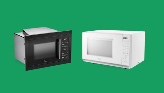 Microondas Midea aquece e prepara suas refeições de forma rápida